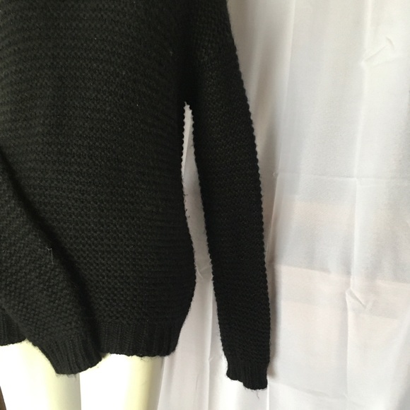 Black soft pullover sweater - Picture 3 of 9